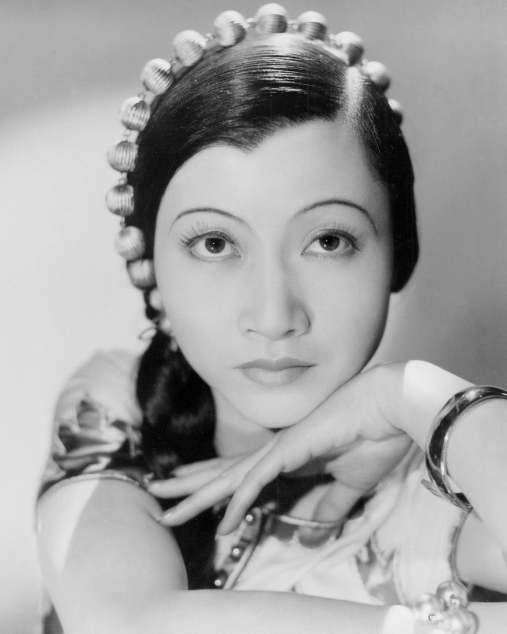 好莱坞初代华裔艳星、时尚Icon，被宋美龄嫌弃，100年后却被无数人怀念_黄柳霜